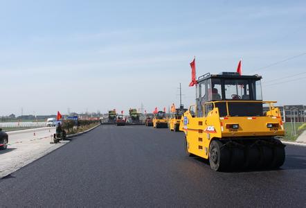 沥青砼铺路图片
